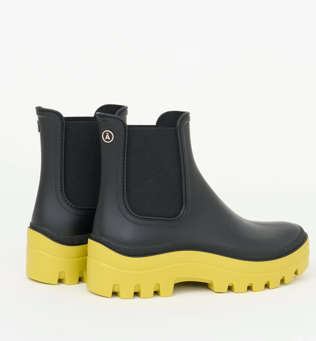 Prahara Black/Cress Green Boots
