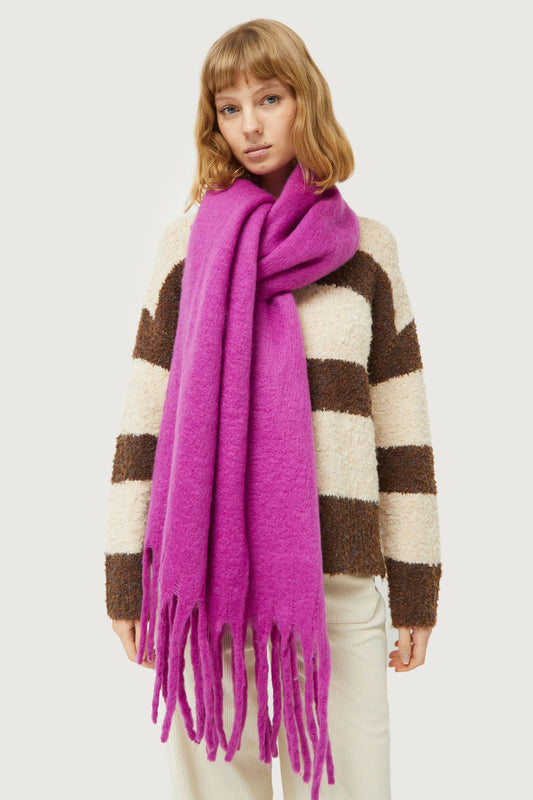 Long Purple knitted scarf with fringes