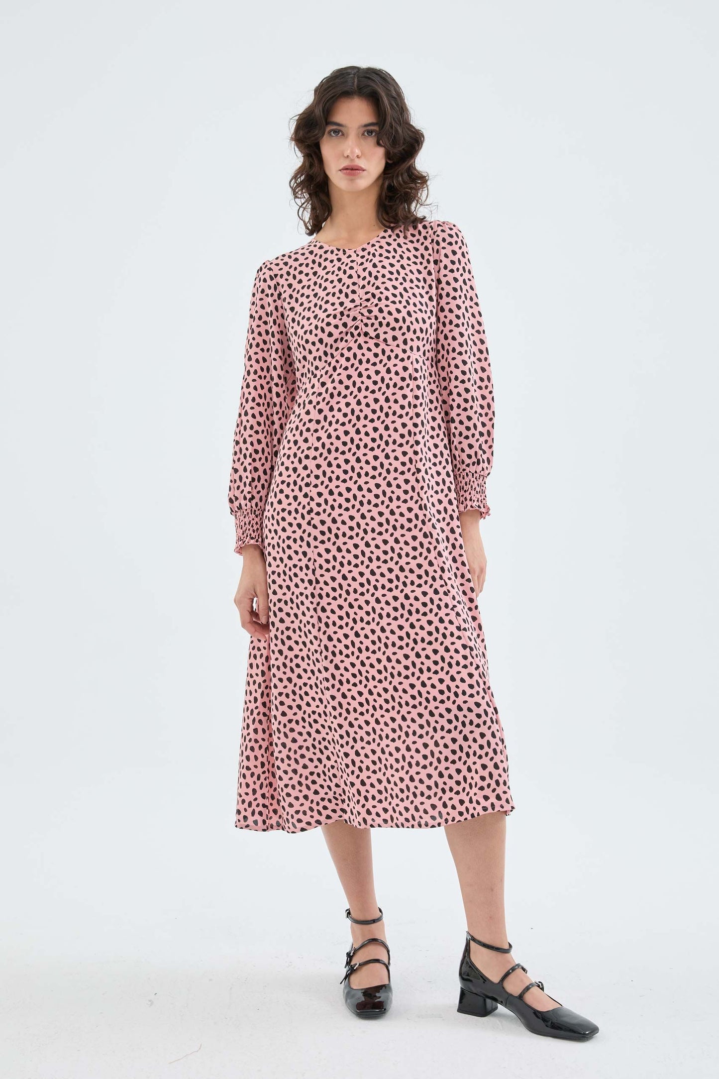 Midi dress with long sleeves and pink polka dot print