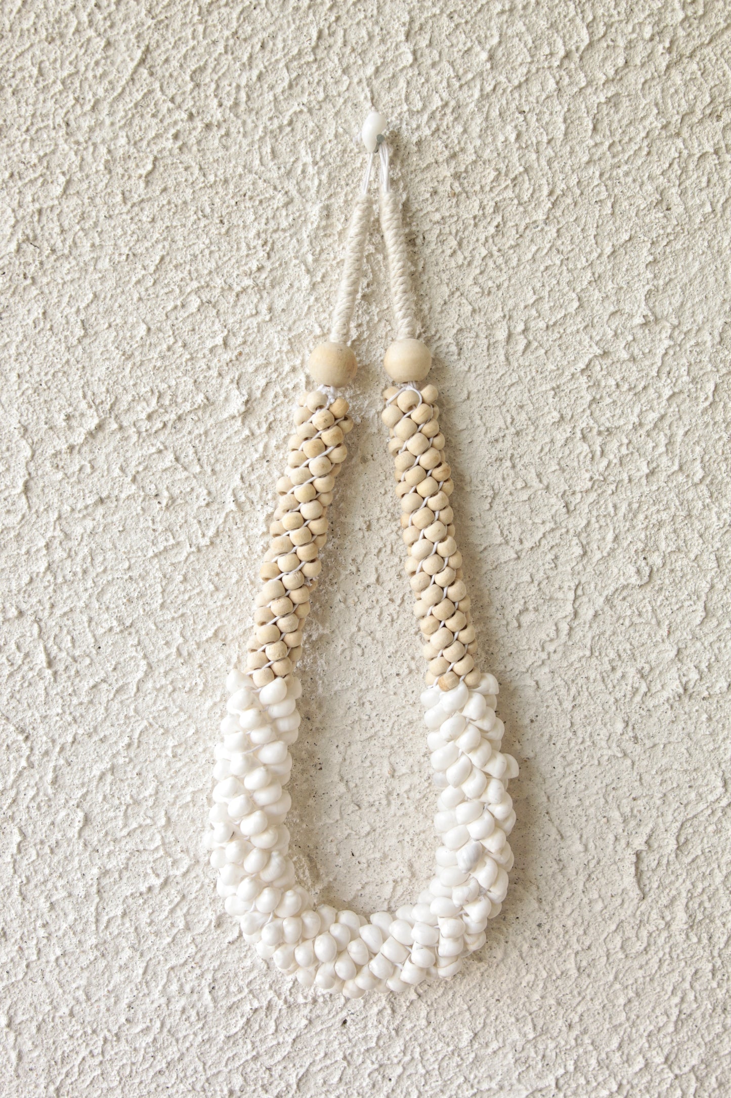 WHITE SHELL AND NATURAL WOOD NECKLACE
